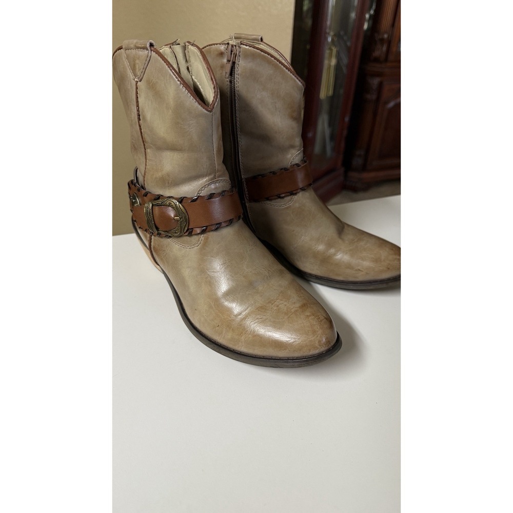 Roper Mae tan faux leather Western ankle boots w/ antique brass‎ buckle size 8.5